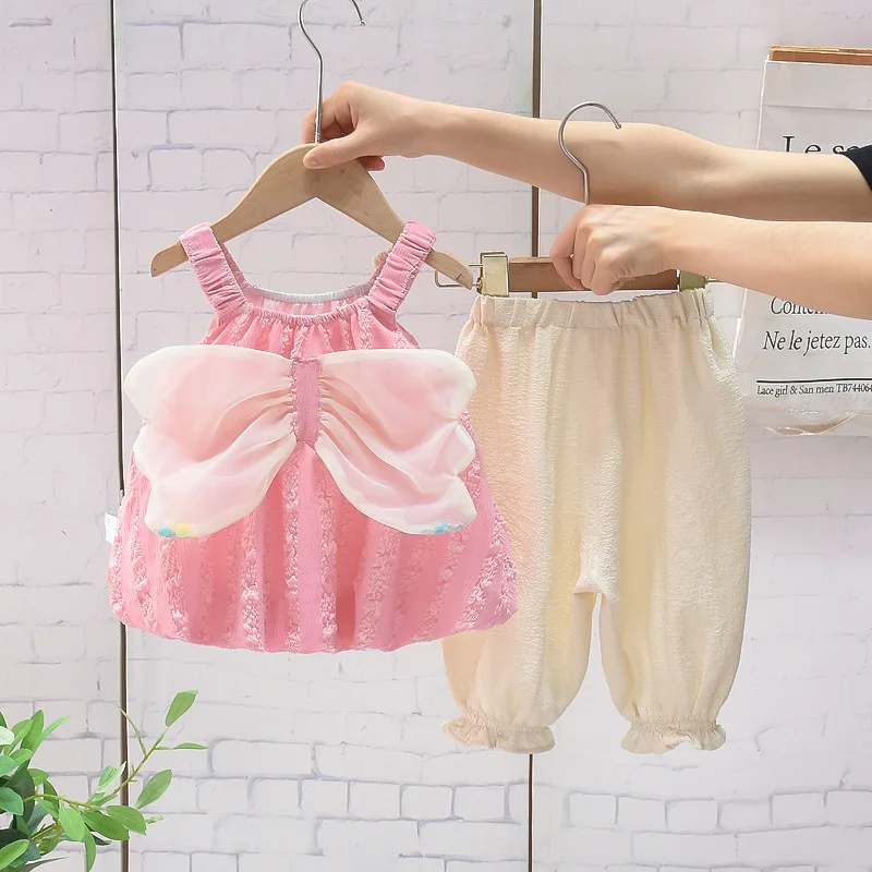 Infant girls baby sling suit Summer thin sleeveless vest wing bow tie children's clothing two-piece set 2 3 4 5 6 Years
Infant girls baby sling suit Summer thin sleeveless vest wing bow tie children's clothing two-piece set 2 3 4 5 6 Years