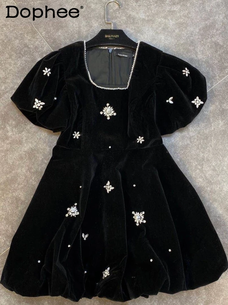 2022 Black Summer Short Puff Sleeve Square Collar Beadings Diamonds Decoration High Waist Velvet Mini Dress Women
2022 Black Summer Short Puff Sleeve Square Collar Beadings Diamonds Decoration High Waist Velvet Mini Dress Women