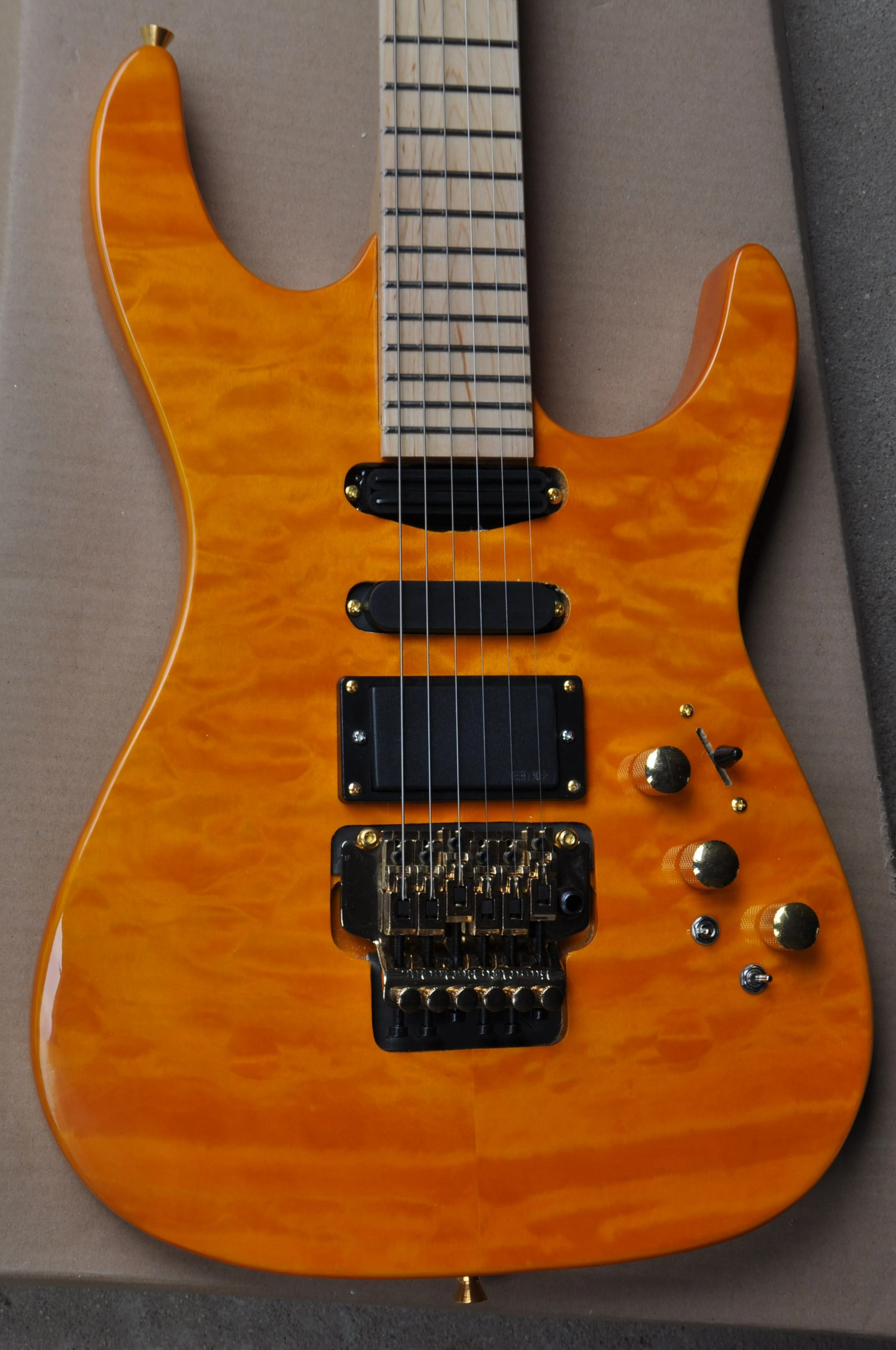 

Jack Son PC1 Phil Collen Qulit Maple Top Yellow Orange Electric Guitar Maple Fingerboard No Inlay,Floyd Rose Tremolo,Active P