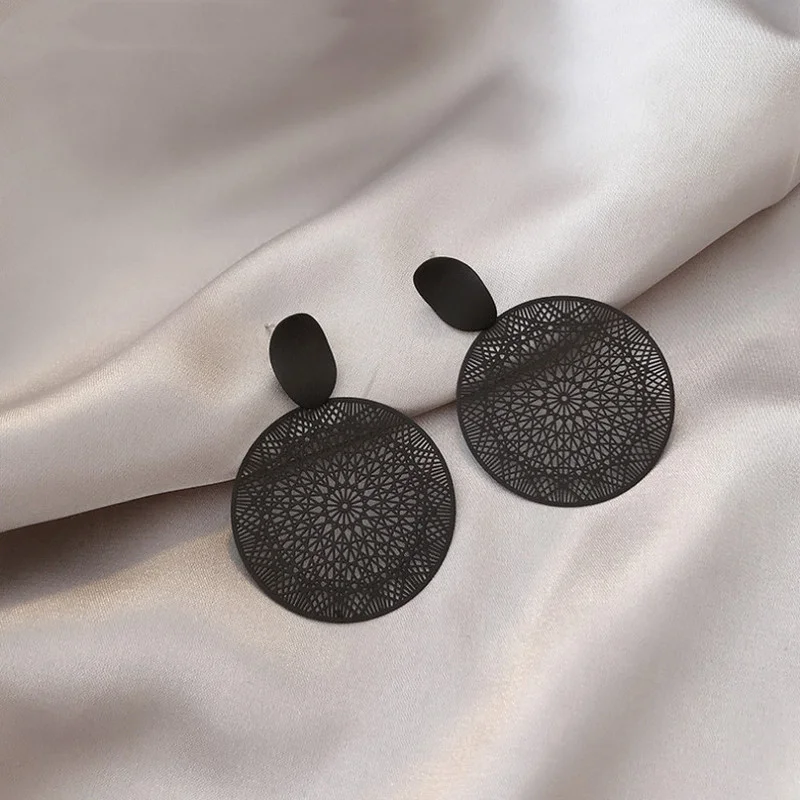 Black Circle Pendant Geometric Earrings for Women Party Jewelry Accessories
Black Circle Pendant Geometric Earrings for Women Party Jewelry Accessories
