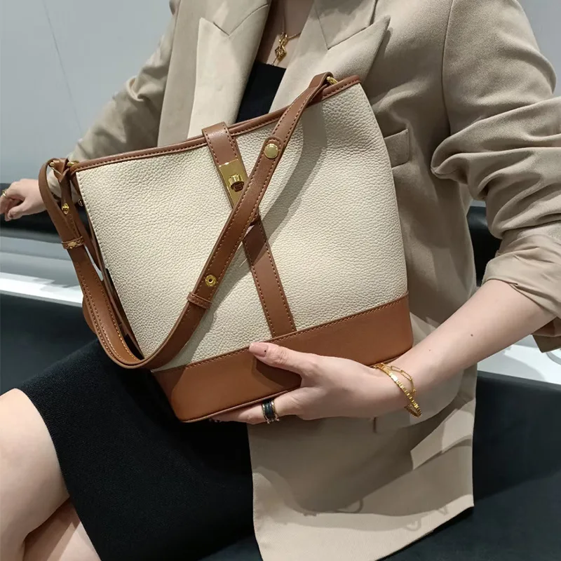 Genuine Leather Women Shoulder Bag 2022 Female Bag Contrast Color Messenger Bag Includes Inner Pocket Portable Smiley Bucket Bag
Genuine Leather Women Shoulder Bag 2022 Female Bag Contrast Color Messenger Bag Includes Inner Pocket Portable Smiley Bucket Bag