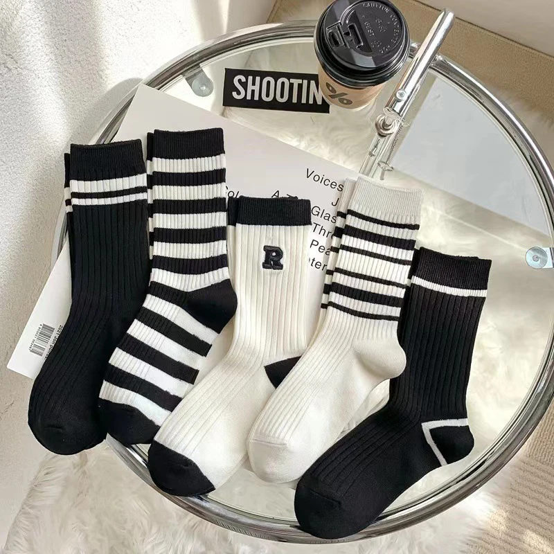 Women Socks Autumn Simple Casual Black White Striped Pile Socks For Girls Breathable Middle Tube Letter Embroidery Cotton Soft
Women Socks Autumn Simple Casual Black White Striped Pile Socks For Girls Breathable Middle Tube Letter Embroidery Cotton Soft