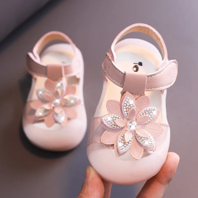 Child Baby Soft Bottom Flat Beach Shoes Baby Sandals 2022 Summer New Girls Baotou Sandals Children Princess Toddler Shoes
Child Baby Soft Bottom Flat Beach Shoes Baby Sandals 2022 Summer New Girls Baotou Sandals Children Princess Toddler Shoes