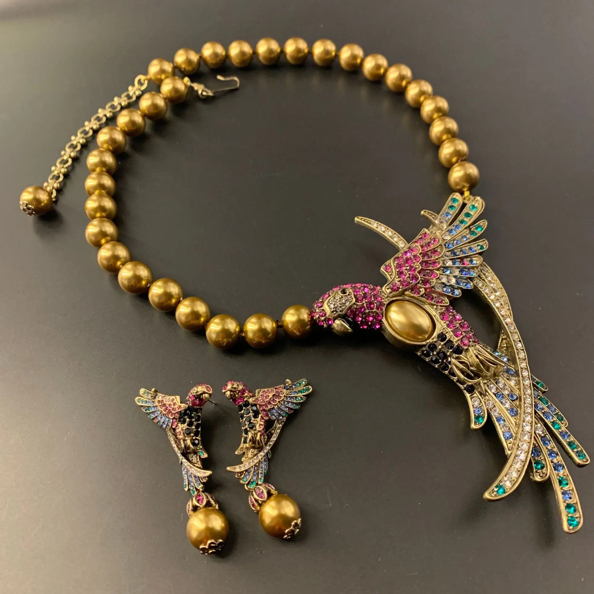 Роскошные винтажные Роскошные серьги в виде попугаев
Роскошные винтажные Роскошные серьги в виде попугаев