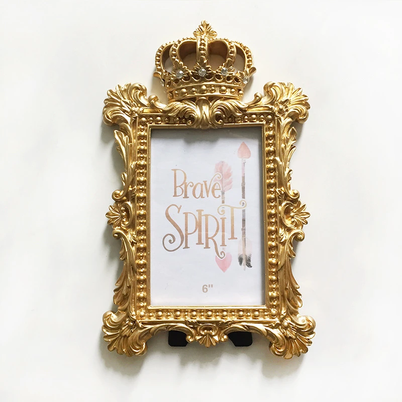 Ellipse/heart-shaped Diamond Inlay Golden Crown Decoration Resin Craft Gift Home Desktop Ornaments Retro Carving Photo Frame
Ellipse/heart-shaped Diamond Inlay Golden Crown Decoration Resin Craft Gift Home Desktop Ornaments Retro Carving Photo Frame