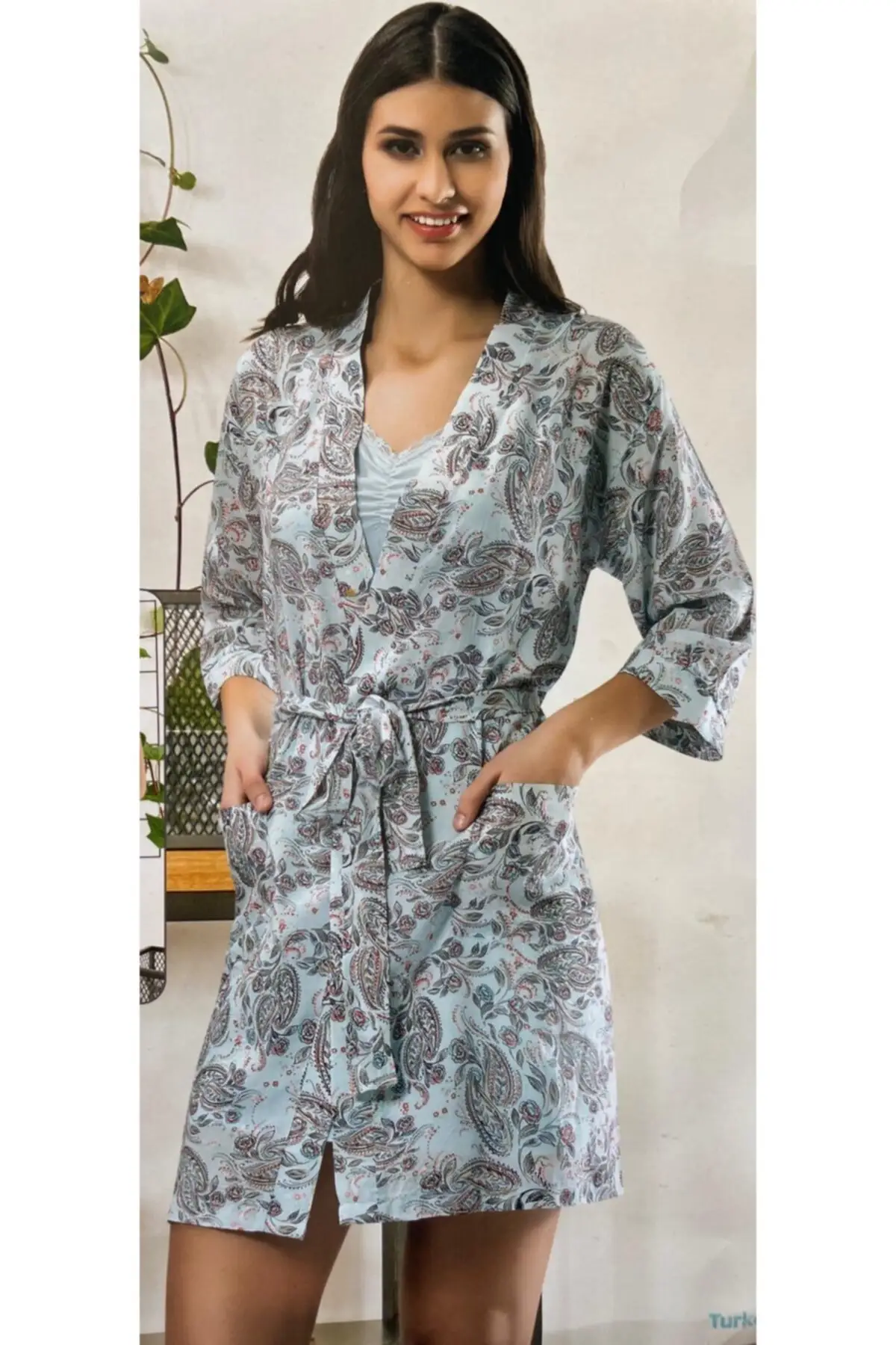 Dressing Gown Blue Fashion Robe Female Bathrobe Sexy Peignoir Kimono Bride Dressing Gown Gown Gown Gown
Dressing Gown Blue Fashion Robe Female Bathrobe Sexy Peignoir Kimono Bride Dressing Gown Gown Gown Gown