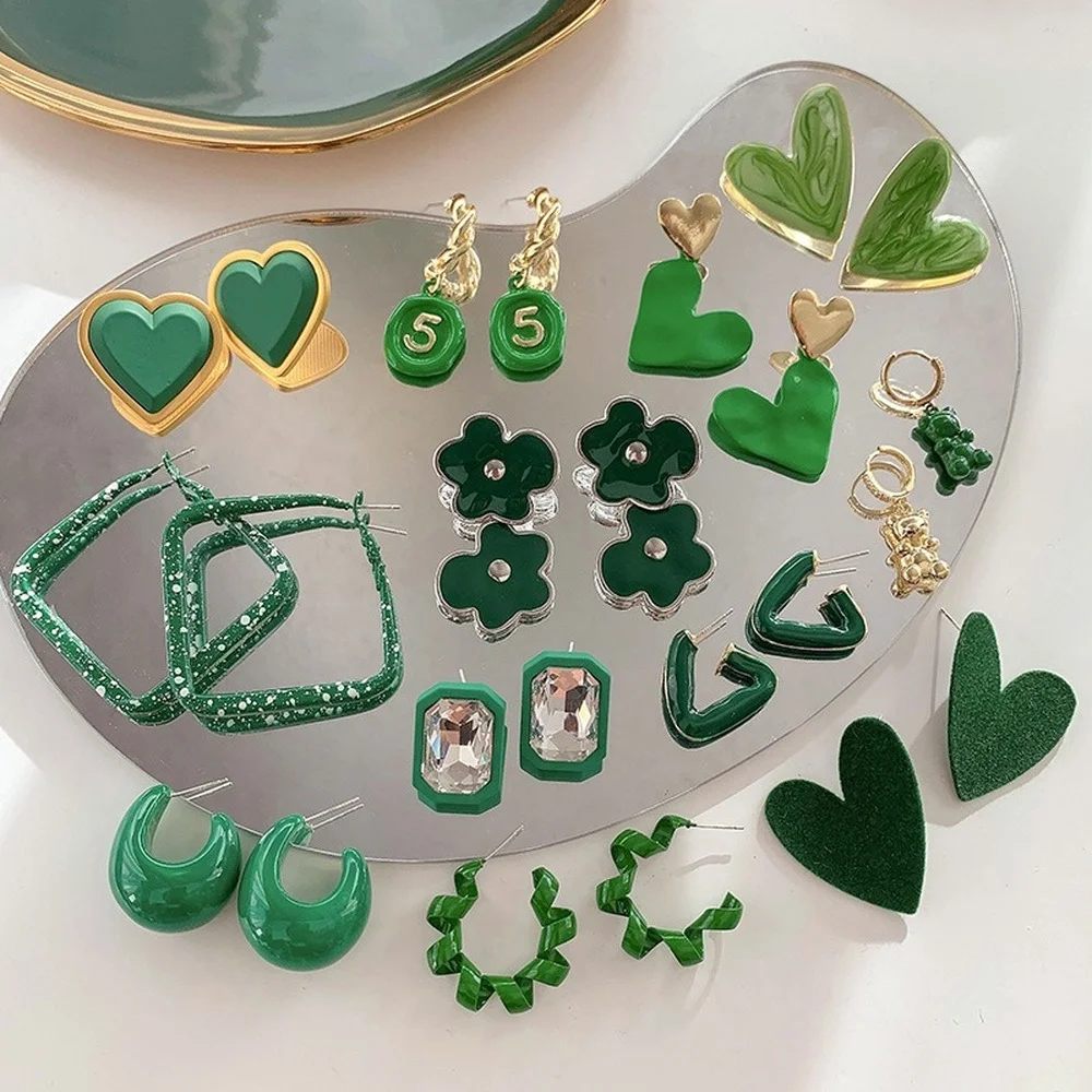 2022 New Fashion Retro Green Heart Earrings Design French Trend Temperament Earrings for Women Jewelry Accessories Free Shipping
2022 New Fashion Retro Green Heart Earrings Design French Trend Temperament Earrings for Women Jewelry Accessories Free Shipping