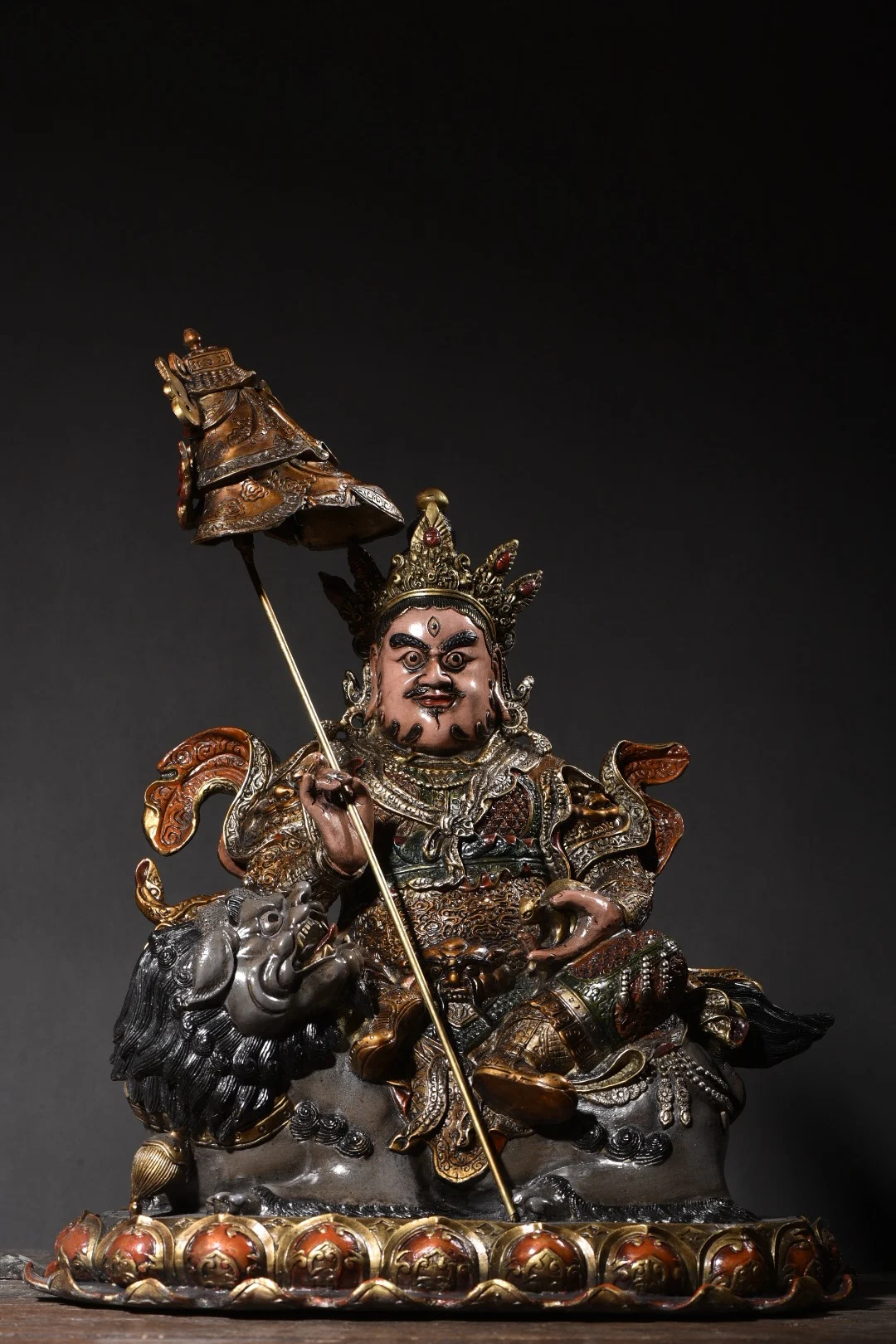 17"Tibetan Temple Collection Old Bronze Painted color Treasure king Gossip Huang Caishen Protecting Buddha lion Worship Hall
17"Tibetan Temple Collection Old Bronze Painted color Treasure king Gossip Huang Caishen Protecting Buddha lion Worship Hall