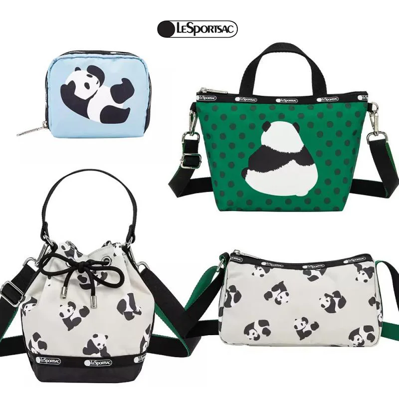 Женская сумка Lesportsac, милая маленькая квадратная сумка с мультяшным принтом панды, сумка для макияжа, легкая сумка через плечо для покупок
Женская сумка Lesportsac, милая маленькая квадратная сумка с мультяшным принтом панды, сумка для макияжа, легкая сумка через плечо для покупок