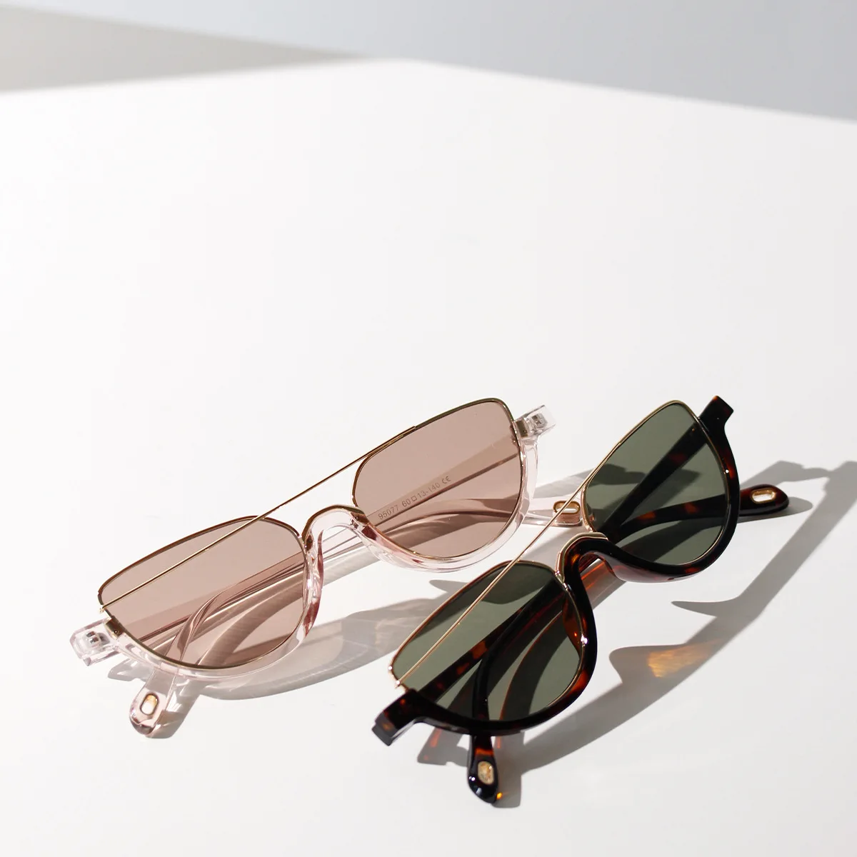 Toad mirror for men, popular in Europe and America, semi frame, semi metal leopard print sunglasses for women, retro glasses
Toad mirror for men, popular in Europe and America, semi frame, semi metal leopard print sunglasses for women, retro glasses