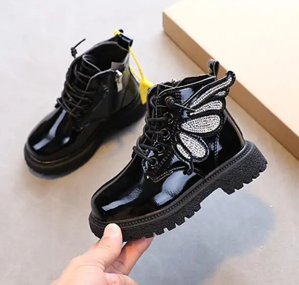 Girls Autumn Boots Butterfly Wings Laser Color Fashion Dream Mid-calf Kids Short Boot Size 26-36 Soft Sole Children Casual Shoes
Girls Autumn Boots Butterfly Wings Laser Color Fashion Dream Mid-calf Kids Short Boot Size 26-36 Soft Sole Children Casual Shoes