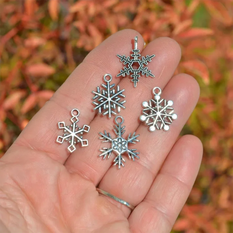 BULK 50 Snowflake Mix Silvertone Charm Collection Base Metal Christmas Xmas CHARM Jewelry Making Winter Accessories Snow Flake
BULK 50 Snowflake Mix Silvertone Charm Collection Base Metal Christmas Xmas CHARM Jewelry Making Winter Accessories Snow Flake