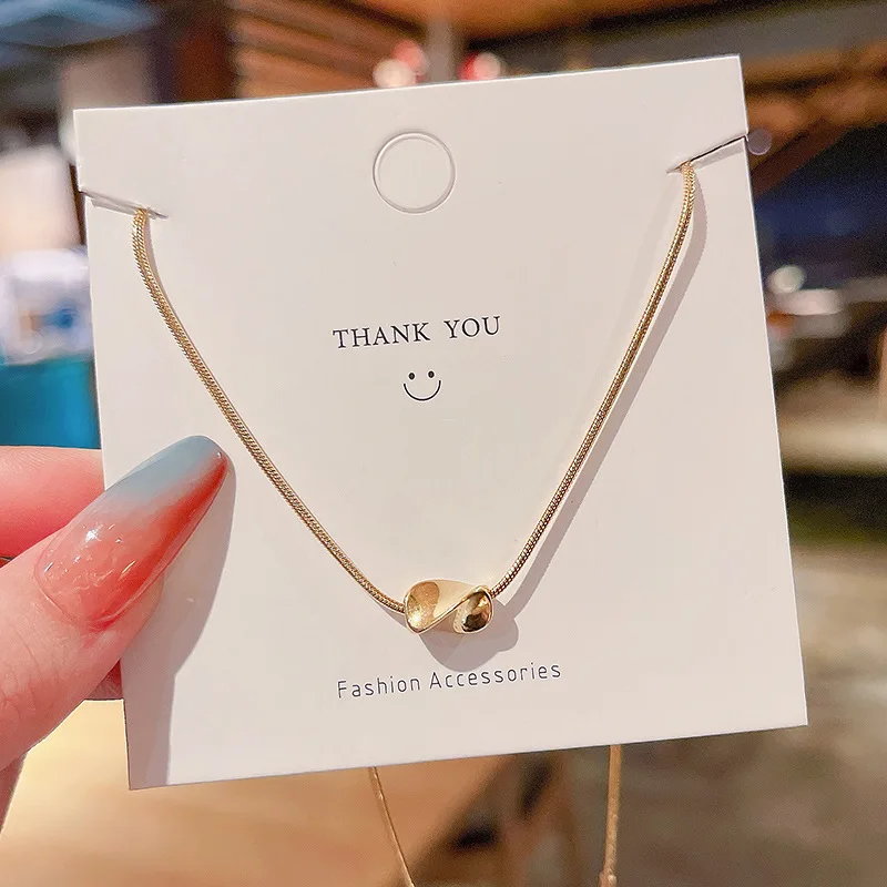 Корейские индивидуальные модные витые маленькие женские Колье из титановой стали
Корейские индивидуальные модные витые маленькие женские Колье из титановой стали