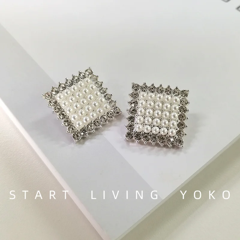 Роскошные Стразы для декоративных жемчужных металлических пуговиц для верхнего пальто, костюма, свитера, сменная одежда, товары для рукоде...
Роскошные Стразы для декоративных жемчужных металлических пуговиц для верхнего пальто, костюма, свитера, сменная одежда, товары для рукоде...