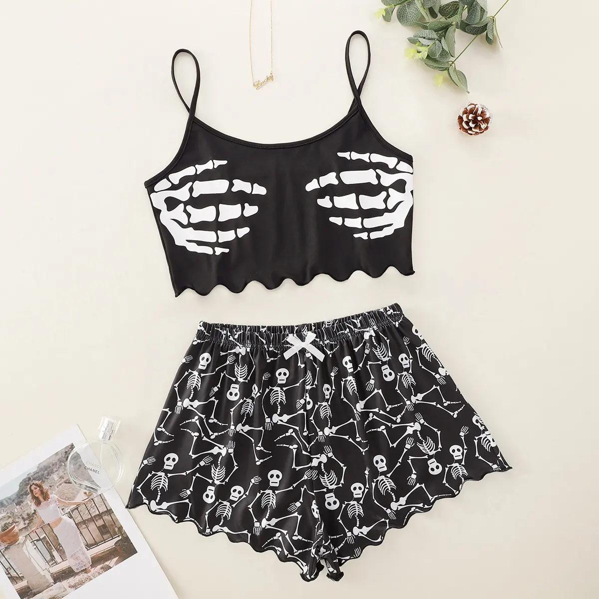 

Skull Hand Print Halter Tops and Bows Embellished With Wave-Cut Shorts Pajama Housecoat Set