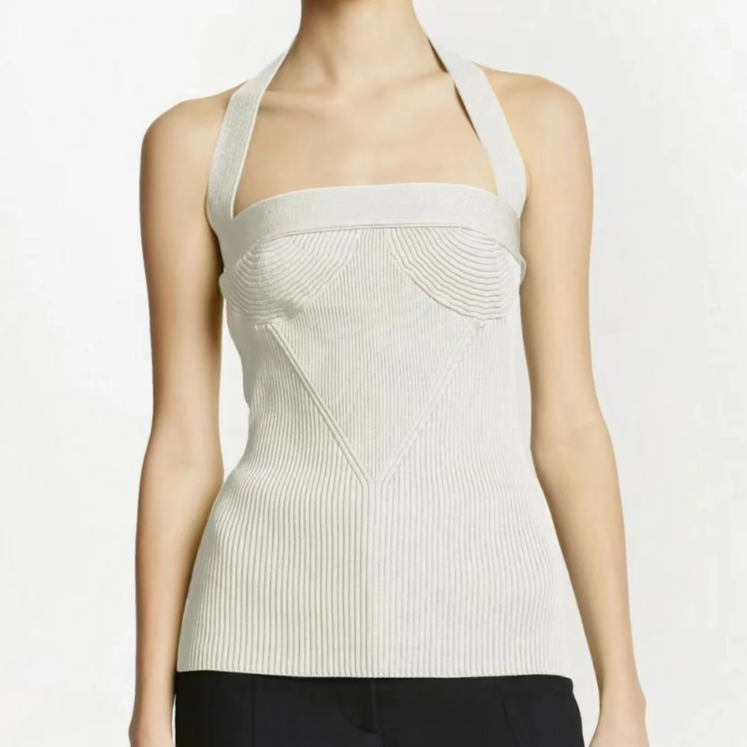 Женский трикотажный топ с лямкой на шее
Женский трикотажный топ с лямкой на шее