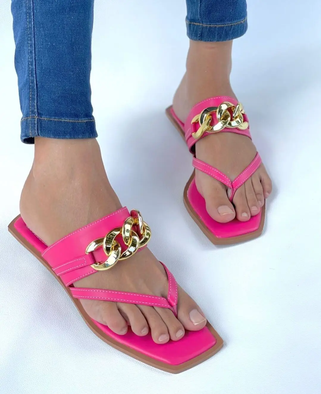 2022 NEW Word Style Buckle Sandals Women Spring/summer New Style Herringbone Toe Chain Flat Beach Shoes Women Women Shoes
2022 NEW Word Style Buckle Sandals Women Spring/summer New Style Herringbone Toe Chain Flat Beach Shoes Women Women Shoes