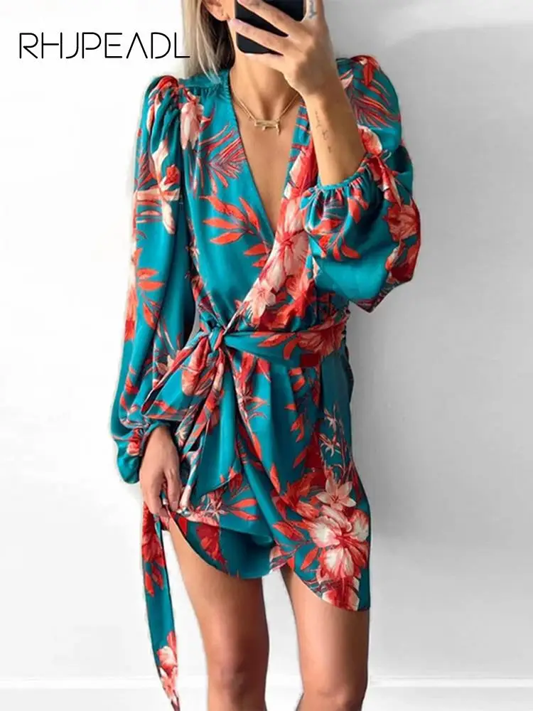 Женское платье с V-образным вырезом, длинным рукавом и цветочным принтом
Женское платье с V-образным вырезом, длинным рукавом и цветочным принтом