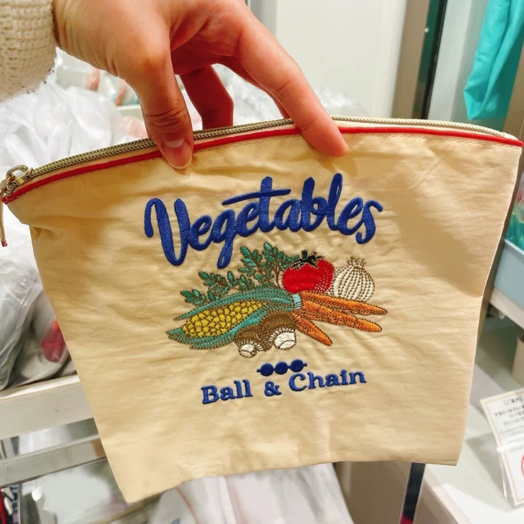 Designer Vegetable Embroidered Cosmetic Bag Brands Nylon Makeup Bags for Women 2022 Ball Storage Bag Handbags Small Coin Purses
Designer Vegetable Embroidered Cosmetic Bag Brands Nylon Makeup Bags for Women 2022 Ball Storage Bag Handbags Small Coin Purses