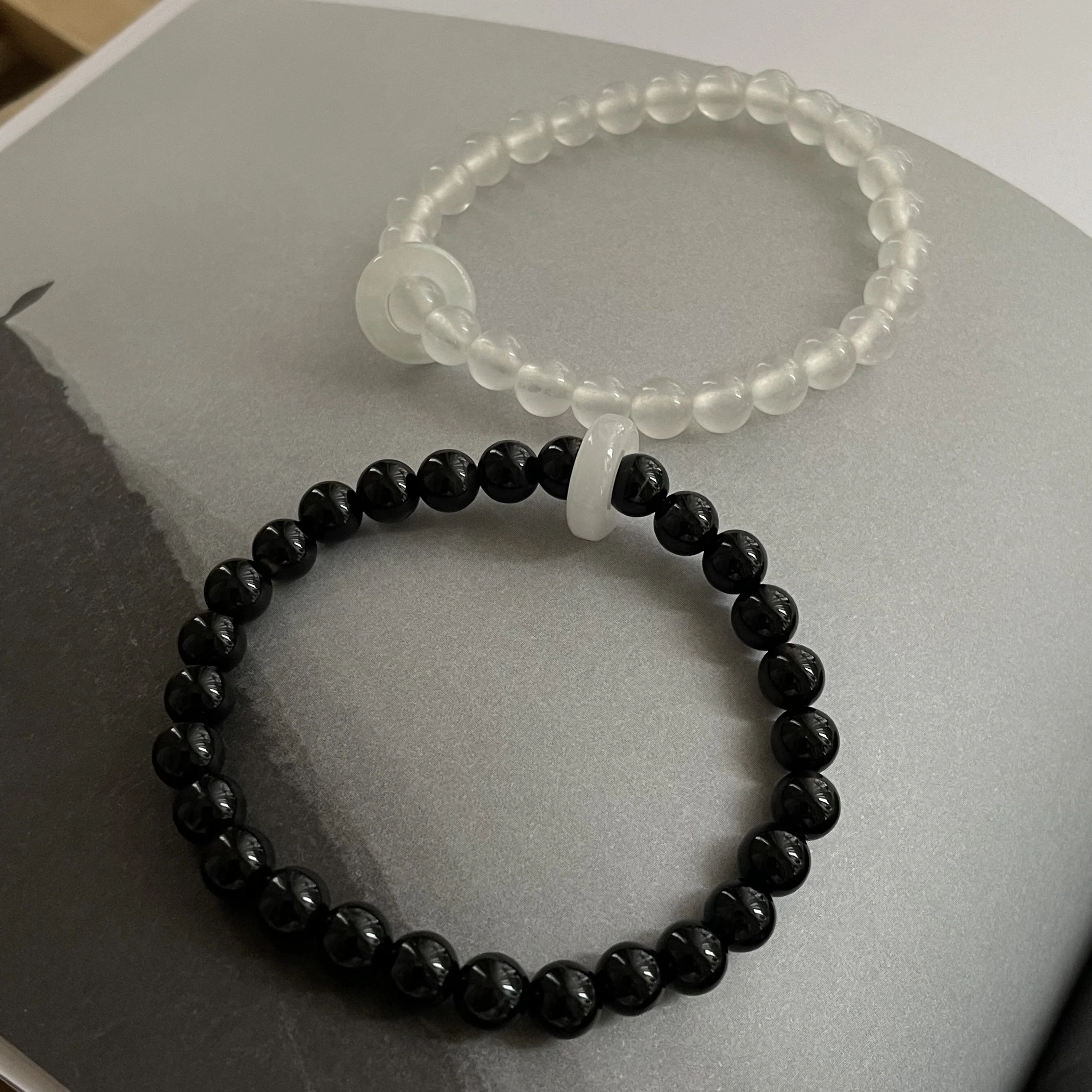 Cool, quiet, restrained, original homemade natural black and white agate cold too natural stone couple elastic bracelet
Cool, quiet, restrained, original homemade natural black and white agate cold too natural stone couple elastic bracelet