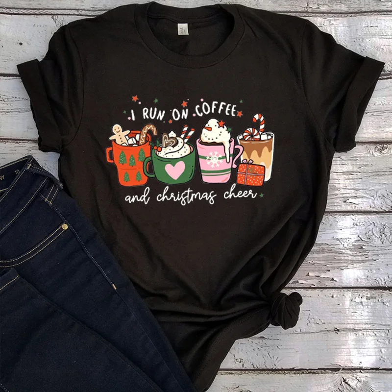 I Run on Coffee and Christmas Cheer Shirt, веселая Рождественская футболка, Рождественская Эстетическая одежда, милая кофейная фотография
I Run on Coffee and Christmas Cheer Shirt, веселая Рождественская футболка, Рождественская Эстетическая одежда, милая кофейная фотография