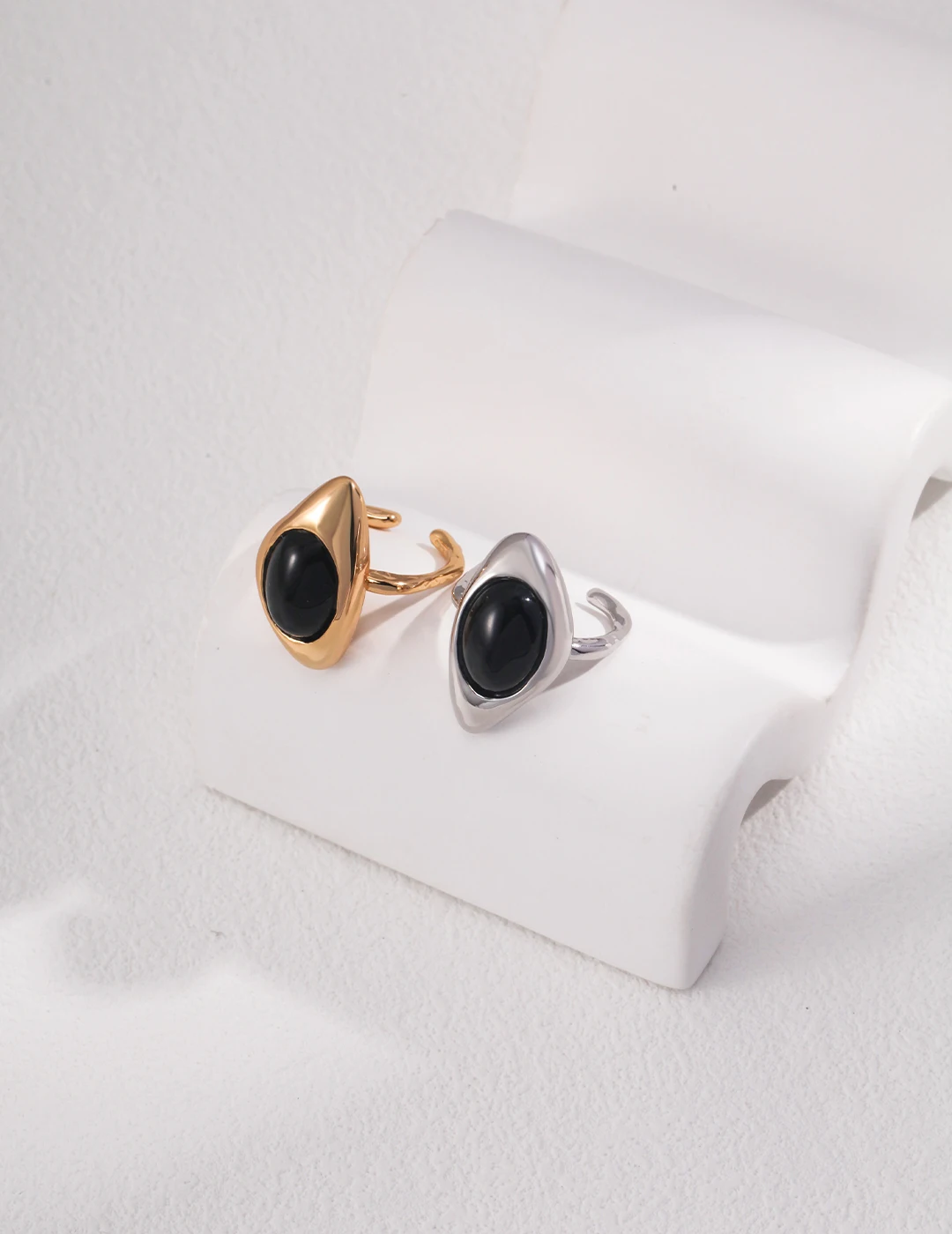 Sterling Silver Agate Ring Hand-carved Fashion Accessories Creative Minimalist Style
Sterling Silver Agate Ring Hand-carved Fashion Accessories Creative Minimalist Style