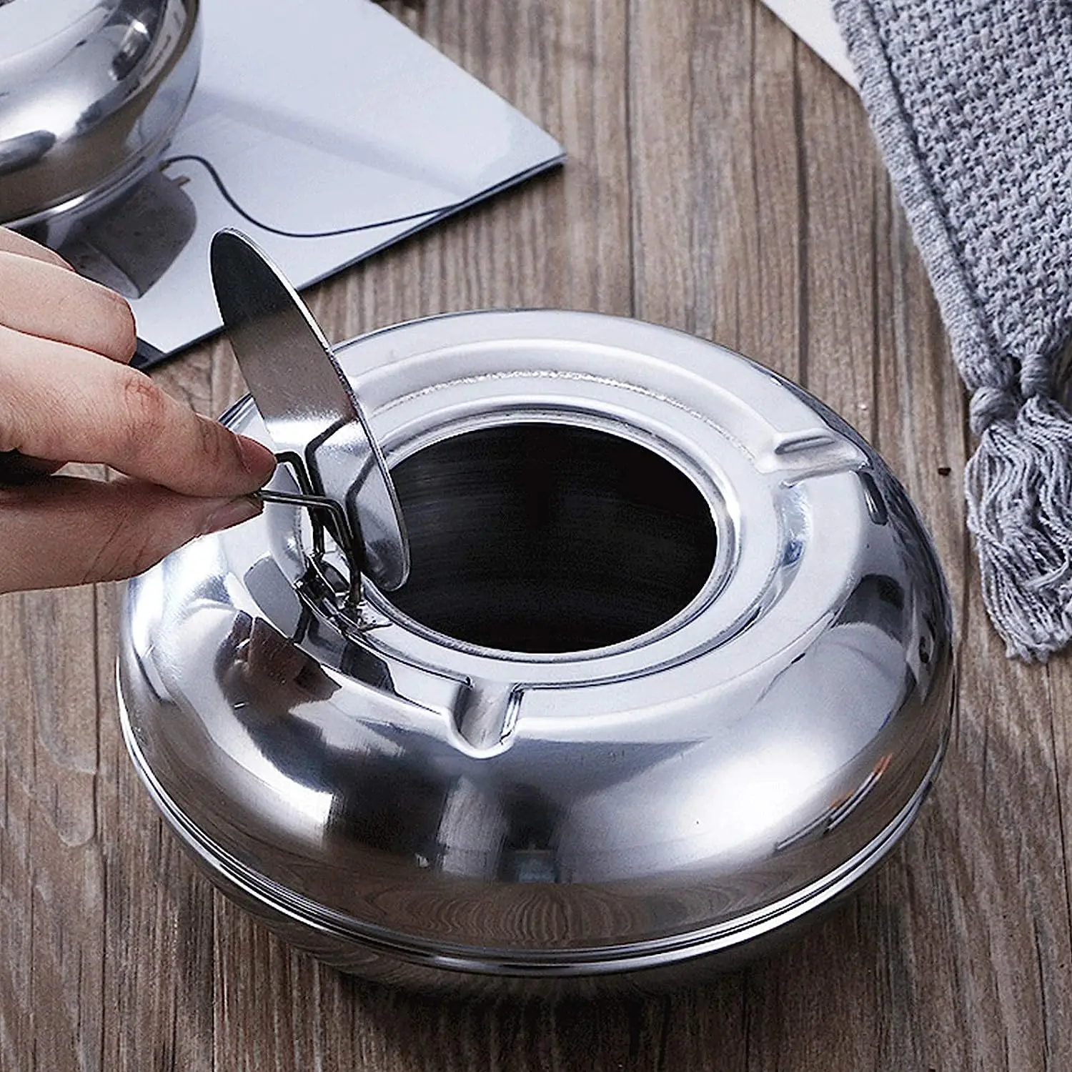 Ashtray Stainless Steel Ashtray with Lid Cigarette Ashtray for Indoor or Outdoor Use Ash Holder for Smokers Desktop Smoking Ash
Ashtray Stainless Steel Ashtray with Lid Cigarette Ashtray for Indoor or Outdoor Use Ash Holder for Smokers Desktop Smoking Ash