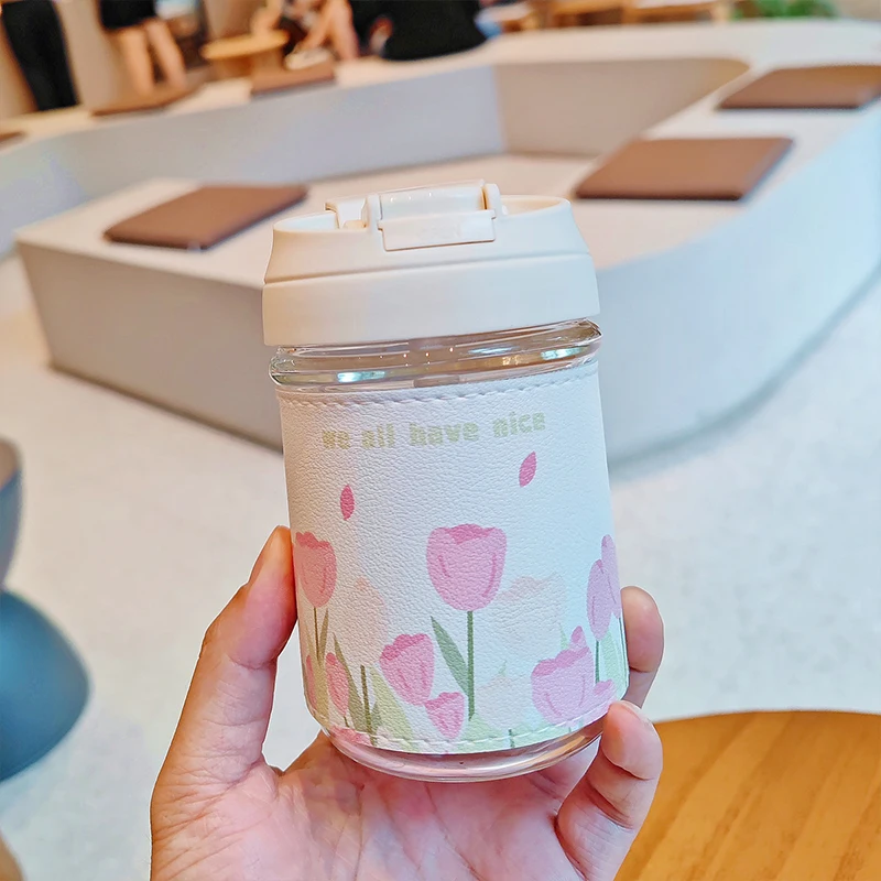 400ml Glass Water Bottle Tulip Flower Coffee Cup with Insulated Sleeve Anti Scald Leakproof Travel Tea Cup Drinkware For Gift
400ml Glass Water Bottle Tulip Flower Coffee Cup with Insulated Sleeve Anti Scald Leakproof Travel Tea Cup Drinkware For Gift