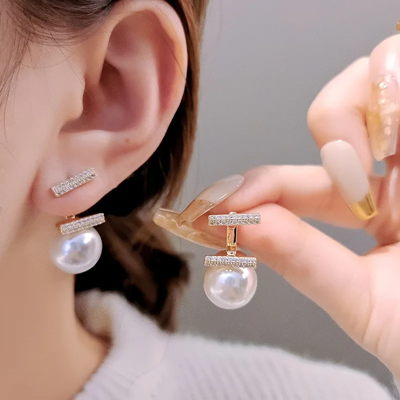 2022 New Fashion Korean Edition Retro Pearl Two Wear Light Luxury Niche High Class Simple Fashion Earrings. 
2022 New Fashion Korean Edition Retro Pearl Two Wear Light Luxury Niche High Class Simple Fashion Earrings.