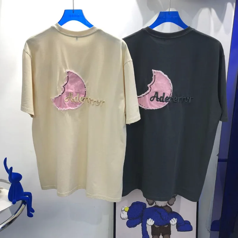 Korean style ADER Tshirt Half Moon Embroidery Design Short Sleeve Men and Women1:1 Round Neck Loose Couple T-shirt Trend
Korean style ADER Tshirt Half Moon Embroidery Design Short Sleeve Men and Women1:1 Round Neck Loose Couple T-shirt Trend