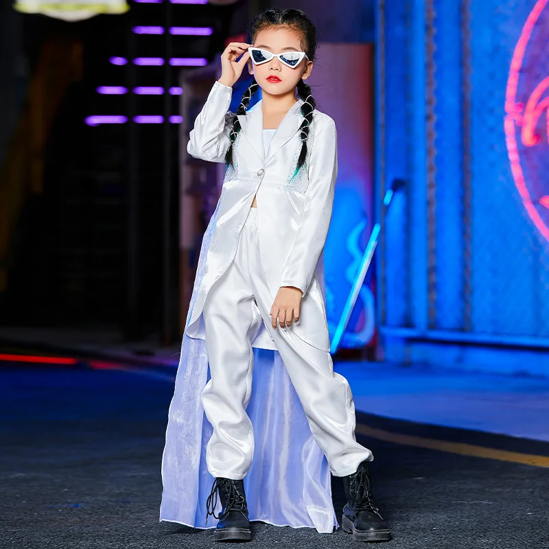 Children's Fashion Show Fashion Clothing White Fashion Individual Girl Jazz Dance Clothing Cool Fashion White Suit Performance
Children's Fashion Show Fashion Clothing White Fashion Individual Girl Jazz Dance Clothing Cool Fashion White Suit Performance