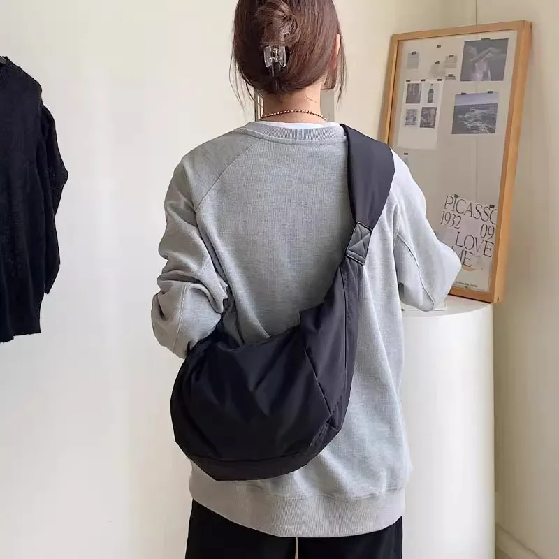 Summer New Women's Bag Large Capacity Casual Nylon Crossbody Bag Dumpling Bag High Grade Solid Color Shoulder Bag
Summer New Women's Bag Large Capacity Casual Nylon Crossbody Bag Dumpling Bag High Grade Solid Color Shoulder Bag