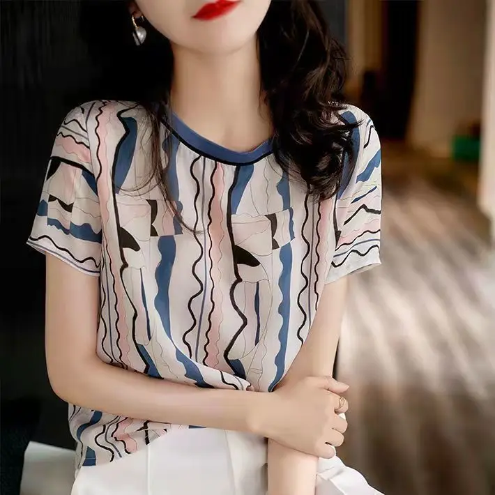 Short Sleeve T-shirt Women's Loose Pullover Shirts Summer New Loose Round Neck Stitching Printed Chiffon Blouse
Short Sleeve T-shirt Women's Loose Pullover Shirts Summer New Loose Round Neck Stitching Printed Chiffon Blouse