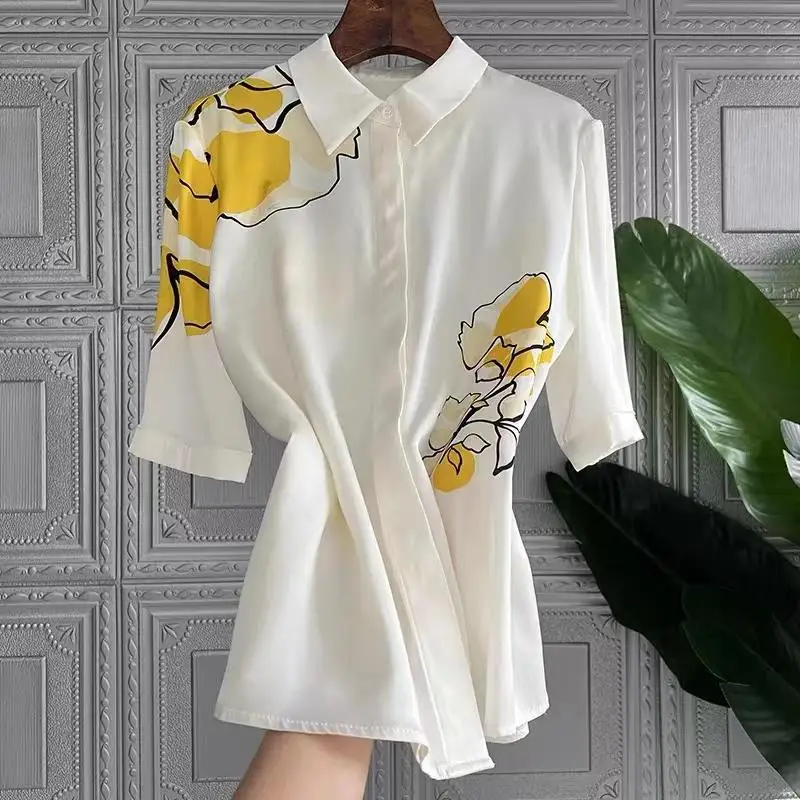 Simple Printed Imitation Silk Female 2022 Summer New European Fashion Lapel Short Sleeve Casual Top
Simple Printed Imitation Silk Female 2022 Summer New European Fashion Lapel Short Sleeve Casual Top