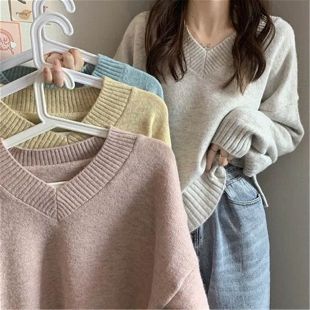 Korean New Pullovers Women Daily Female Sweater V-Neck Sweet Classic Pure Simple Basic College Knitted Long Sleeve Soft Hot Sale 
Korean New Pullovers Women Daily Female Sweater V-Neck Sweet Classic Pure Simple Basic College Knitted Long Sleeve Soft Hot Sale