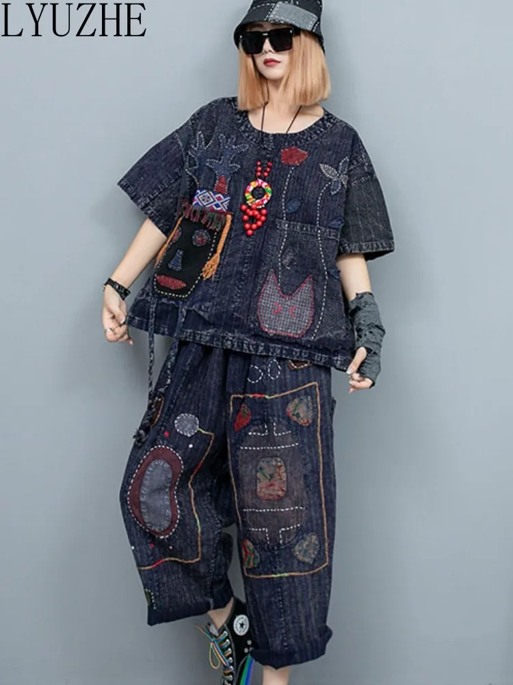 LYUZHE Old Cloth Splicing Hand Embroidered Matching Set Women 2023 Summer New Loose Short Sleeve Top + Cropped Pant ZXF688A
LYUZHE Old Cloth Splicing Hand Embroidered Matching Set Women 2023 Summer New Loose Short Sleeve Top + Cropped Pant ZXF688A