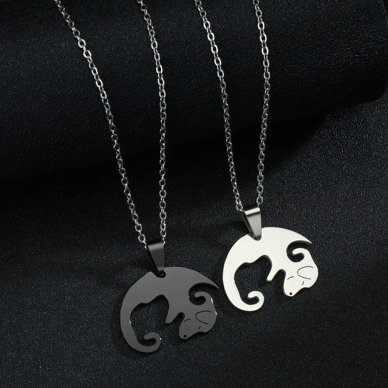 

2 Pcs Animal Pendant Black Silvery Dog Stitching Necklaces Simple Friendship Gift Cute Couple Jewelry Necklace Valentine's Day