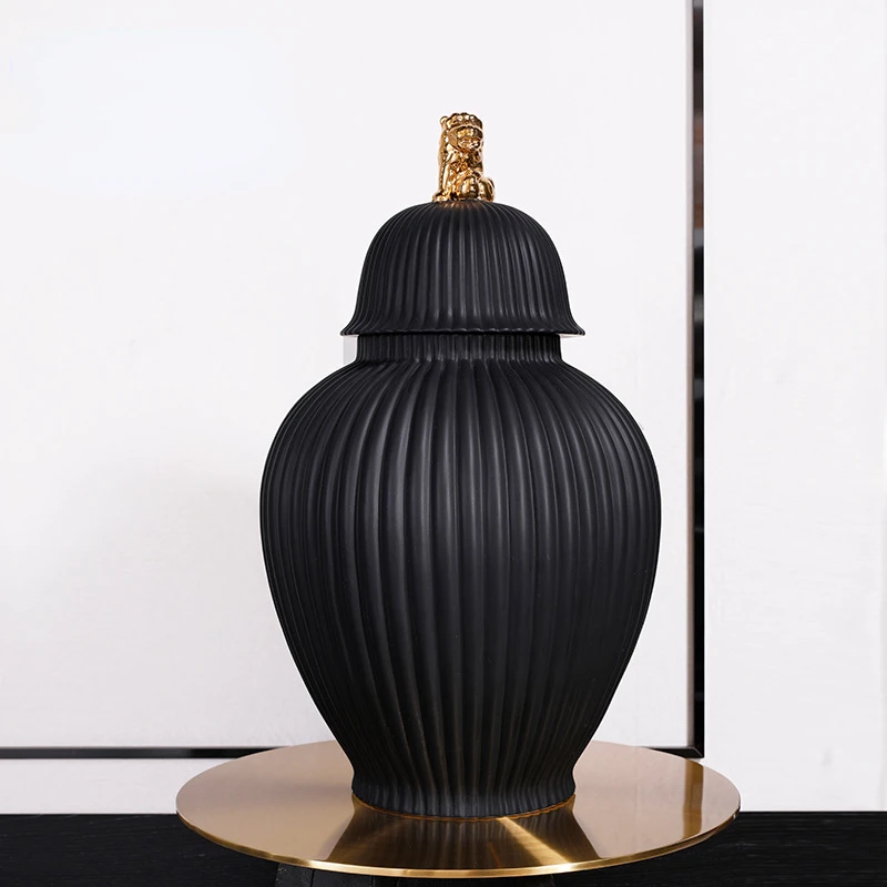 Vertical Grain Ceramic General Jar Golden Lion Cover Porcelain Ginger Jar Black Striped Household Large Airtight Storage Tank
Vertical Grain Ceramic General Jar Golden Lion Cover Porcelain Ginger Jar Black Striped Household Large Airtight Storage Tank