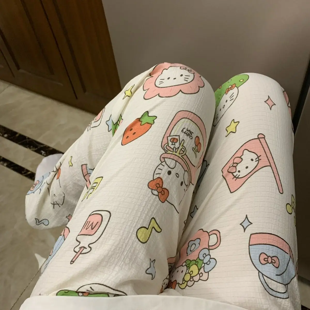 Hello Kitty Kawaii Thin Section Walking Pants Pajama Pants Female Pants Cartoon Loose Breathable Floral Anti-mosquito Pants
Hello Kitty Kawaii Thin Section Walking Pants Pajama Pants Female Pants Cartoon Loose Breathable Floral Anti-mosquito Pants