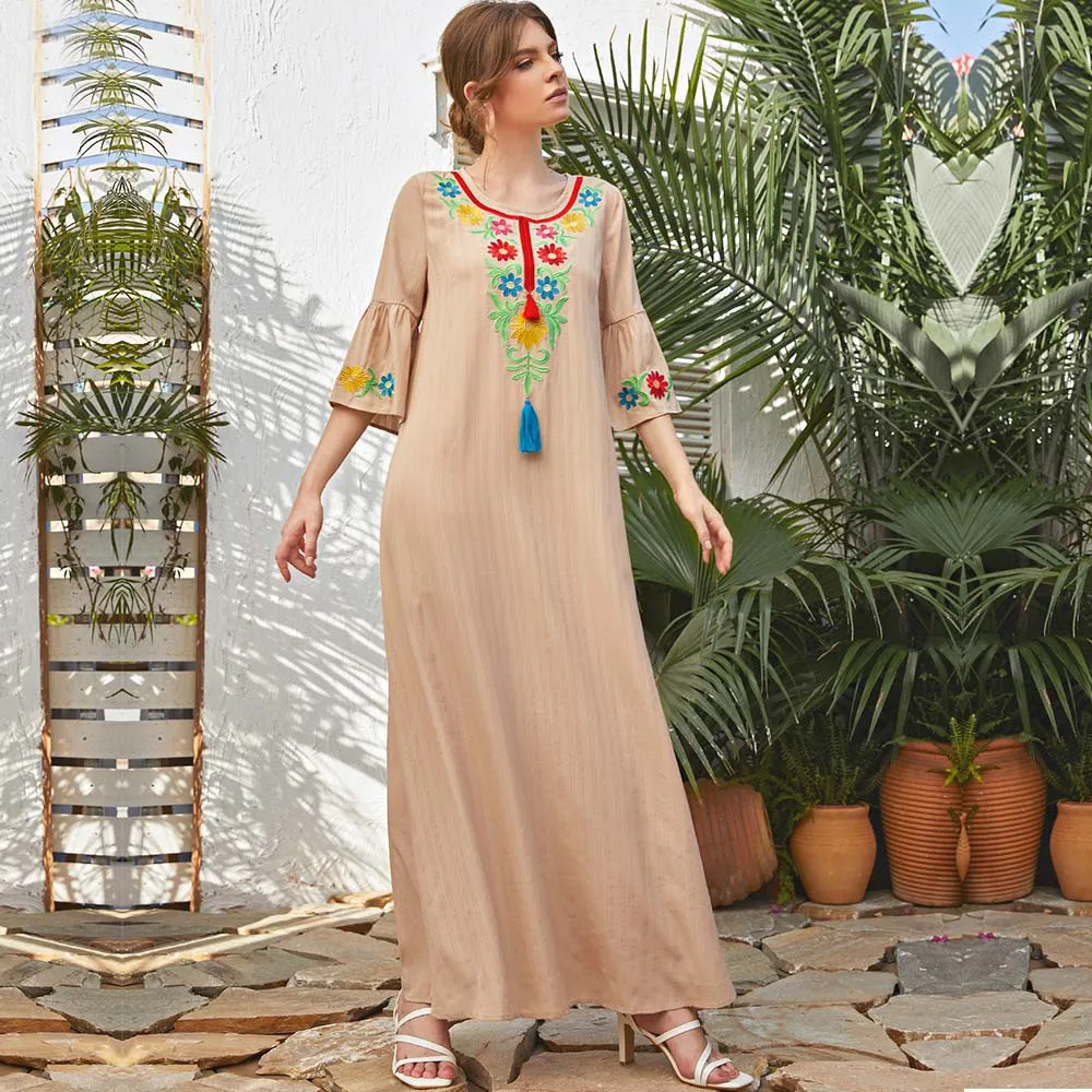 Fashion Muslim Embroidery Dress Loose Short Sleeve Tassel Elegant Dress 2022 New Kaftan Abayas Djellaba Kaftan Moroccan
Fashion Muslim Embroidery Dress Loose Short Sleeve Tassel Elegant Dress 2022 New Kaftan Abayas Djellaba Kaftan Moroccan