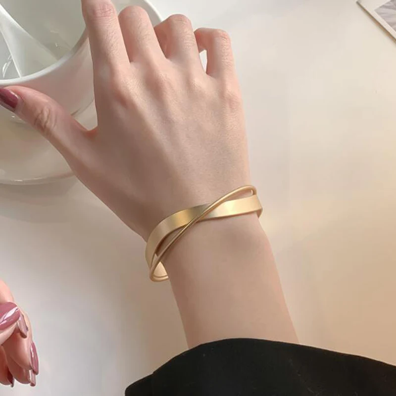 2022 European Exaggerated Grade Separation Copper Gold Bracelet Female Gothic Girls Fashion Jewelry Accessories Dropshipping
2022 European Exaggerated Grade Separation Copper Gold Bracelet Female Gothic Girls Fashion Jewelry Accessories Dropshipping