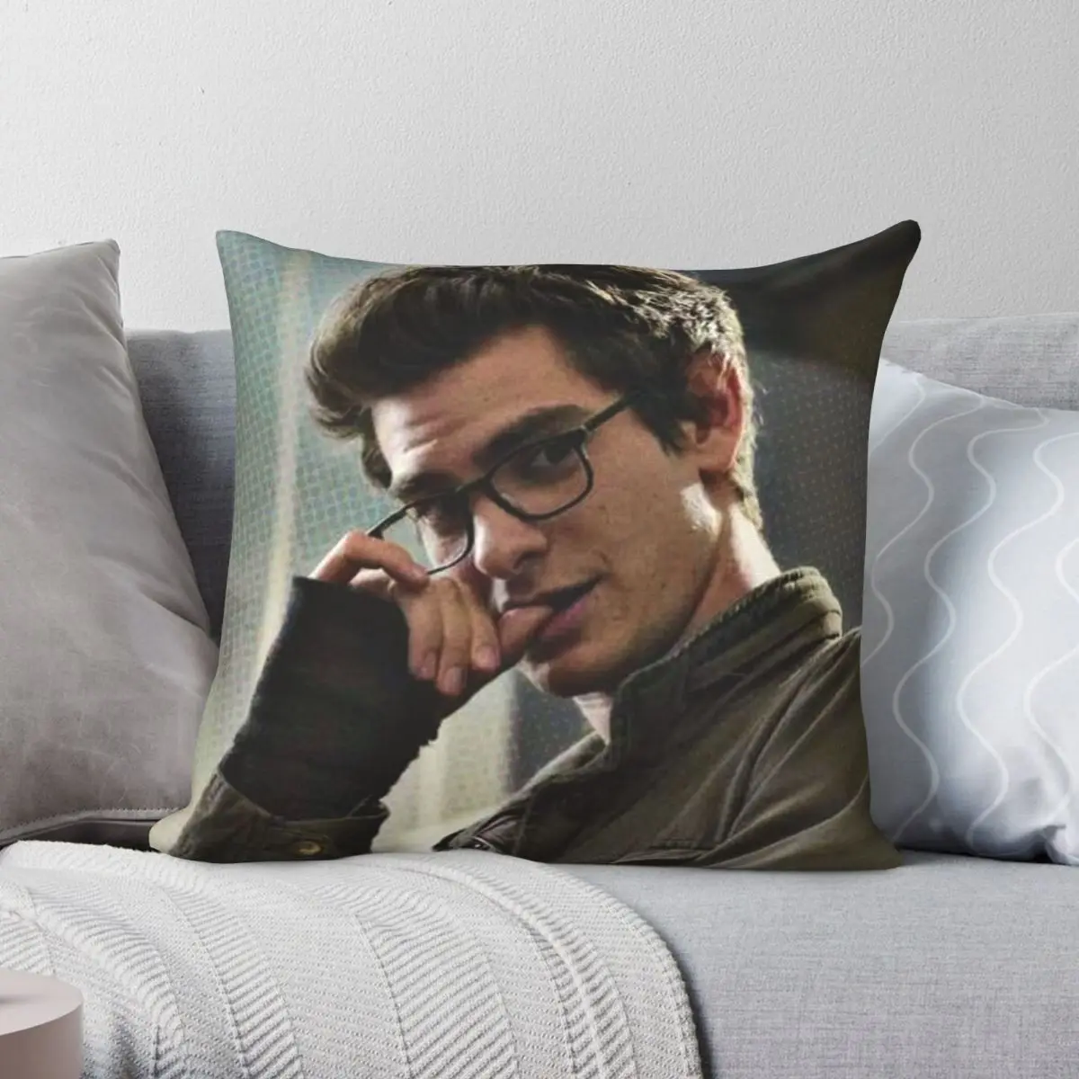 Andrew Garfield Square Pillowcase Polyester Linen Velvet Creative Zip Decor Pillow Case Sofa Cushion Case
Andrew Garfield Square Pillowcase Polyester Linen Velvet Creative Zip Decor Pillow Case Sofa Cushion Case