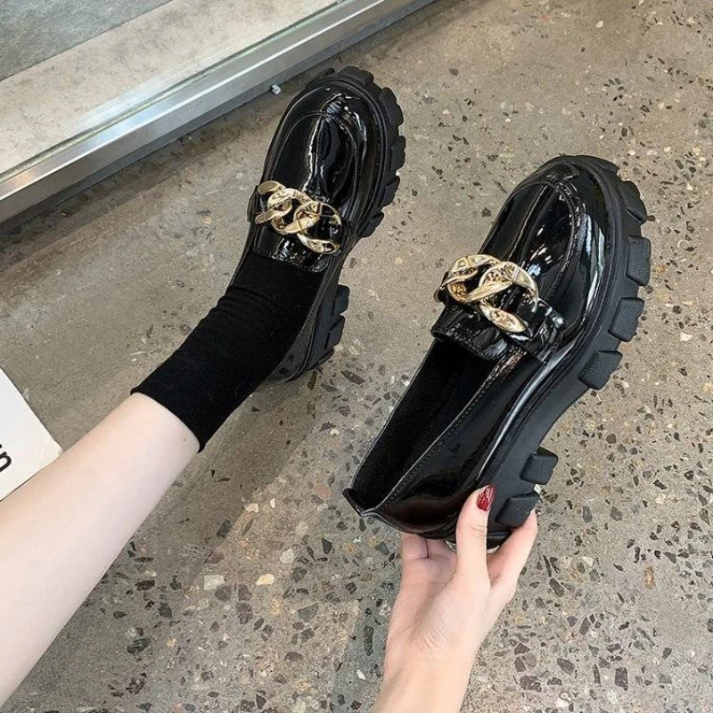 2022 New Black Platform Flats Shoes Women Loafers Slip On Boat Shoes Autumn Office Metal Chain Designer Casual Leather
2022 New Black Platform Flats Shoes Women Loafers Slip On Boat Shoes Autumn Office Metal Chain Designer Casual Leather