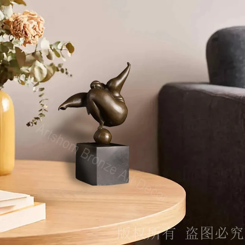 ArtsHom DS-454 Handmade Abstract Human Bronze Figurine Classic Bronze Statue Sculpture Vintage Art Indoor Decoration
ArtsHom DS-454 Handmade Abstract Human Bronze Figurine Classic Bronze Statue Sculpture Vintage Art Indoor Decoration