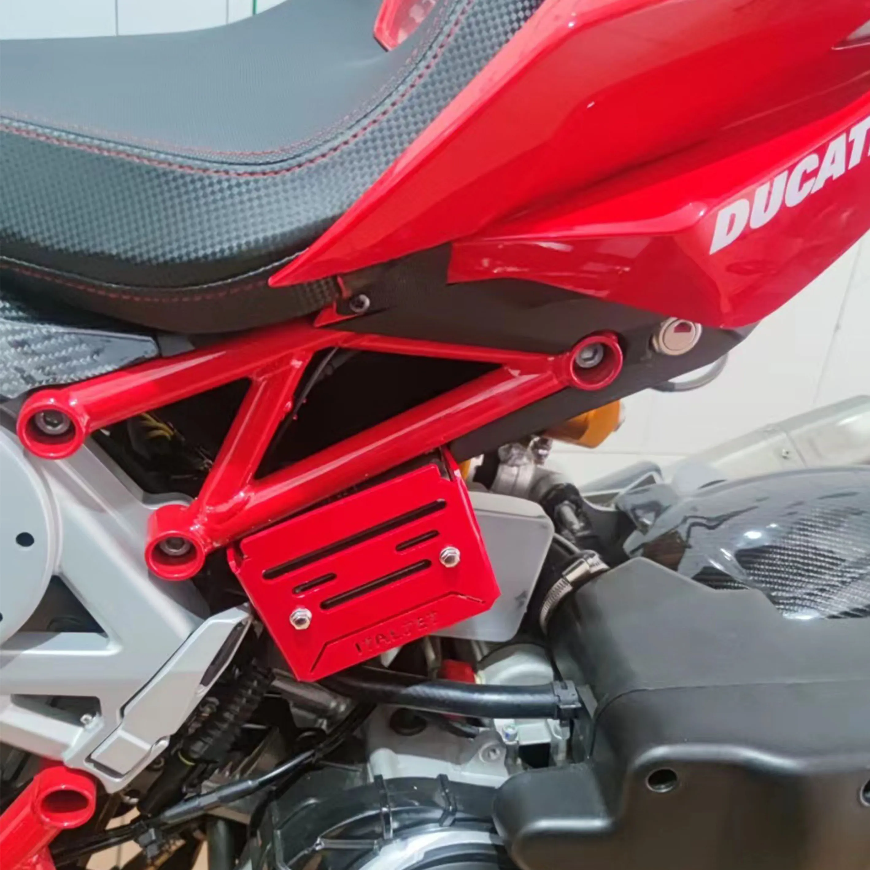 New 2022 For Italjet Dragster Rectifier Protective Cover Housing Fit Italjet Dragster 200 / 250i / 125 / 400
New 2022 For Italjet Dragster Rectifier Protective Cover Housing Fit Italjet Dragster 200 / 250i / 125 / 400
