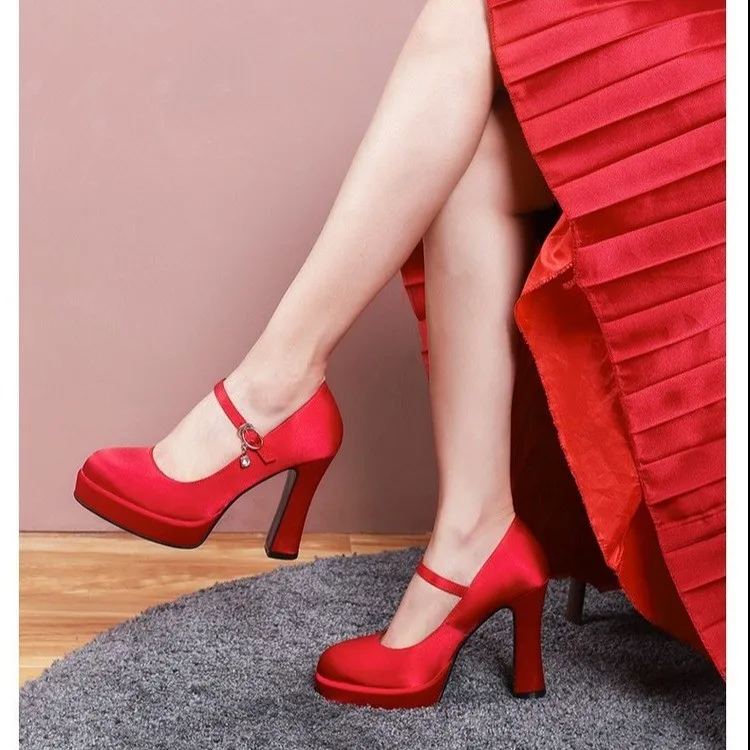 2022 New Brand Women Sandals Summer Shoes Sexy Thick High Heels Platform Black Red Yellow Dress Party Wedding Shoes Woman Pumps
2022 New Brand Women Sandals Summer Shoes Sexy Thick High Heels Platform Black Red Yellow Dress Party Wedding Shoes Woman Pumps