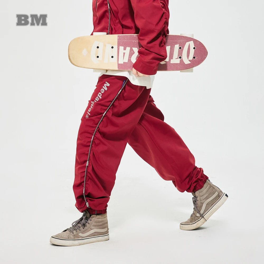 Streetwear Reflective Strips Loose Sweatpants Hip Hop Sports Joggers Korean Skateboard Trousers Men Clothing Tracksuits Jogging
Streetwear Reflective Strips Loose Sweatpants Hip Hop Sports Joggers Korean Skateboard Trousers Men Clothing Tracksuits Jogging