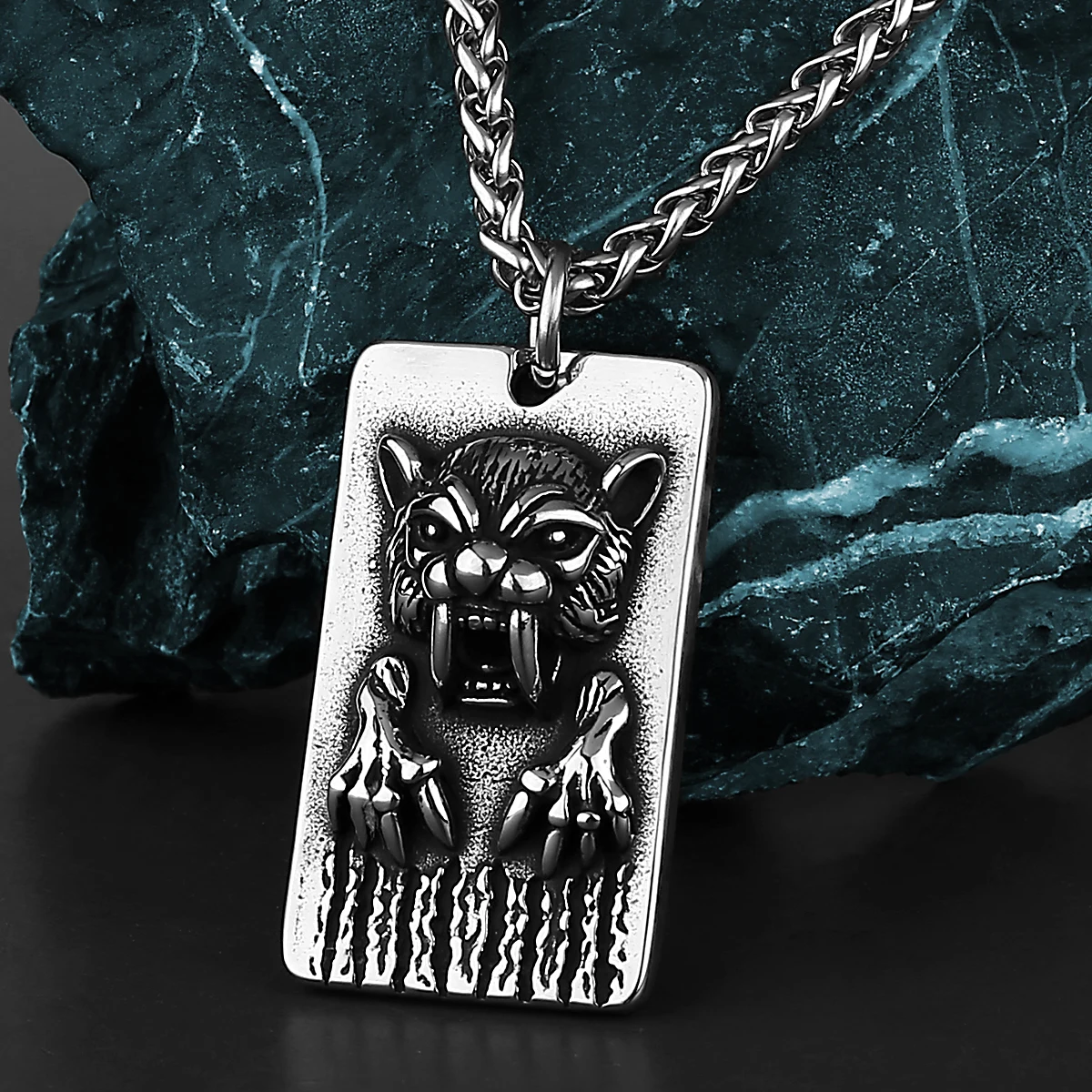 

Domineering Saber-toothed Tiger Beast Tiger Pendant Men's Fashion Hip Hop 316L Stainless Steel Pendant Necklace Jewelry Gift