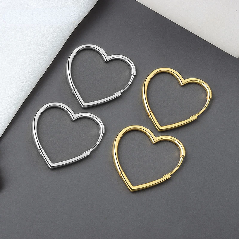 2022 New Trendy Elegant Heart Stud Earrings For Women Korean Style Charming Simple Silver Color Ear Hoops Jewelry
2022 New Trendy Elegant Heart Stud Earrings For Women Korean Style Charming Simple Silver Color Ear Hoops Jewelry