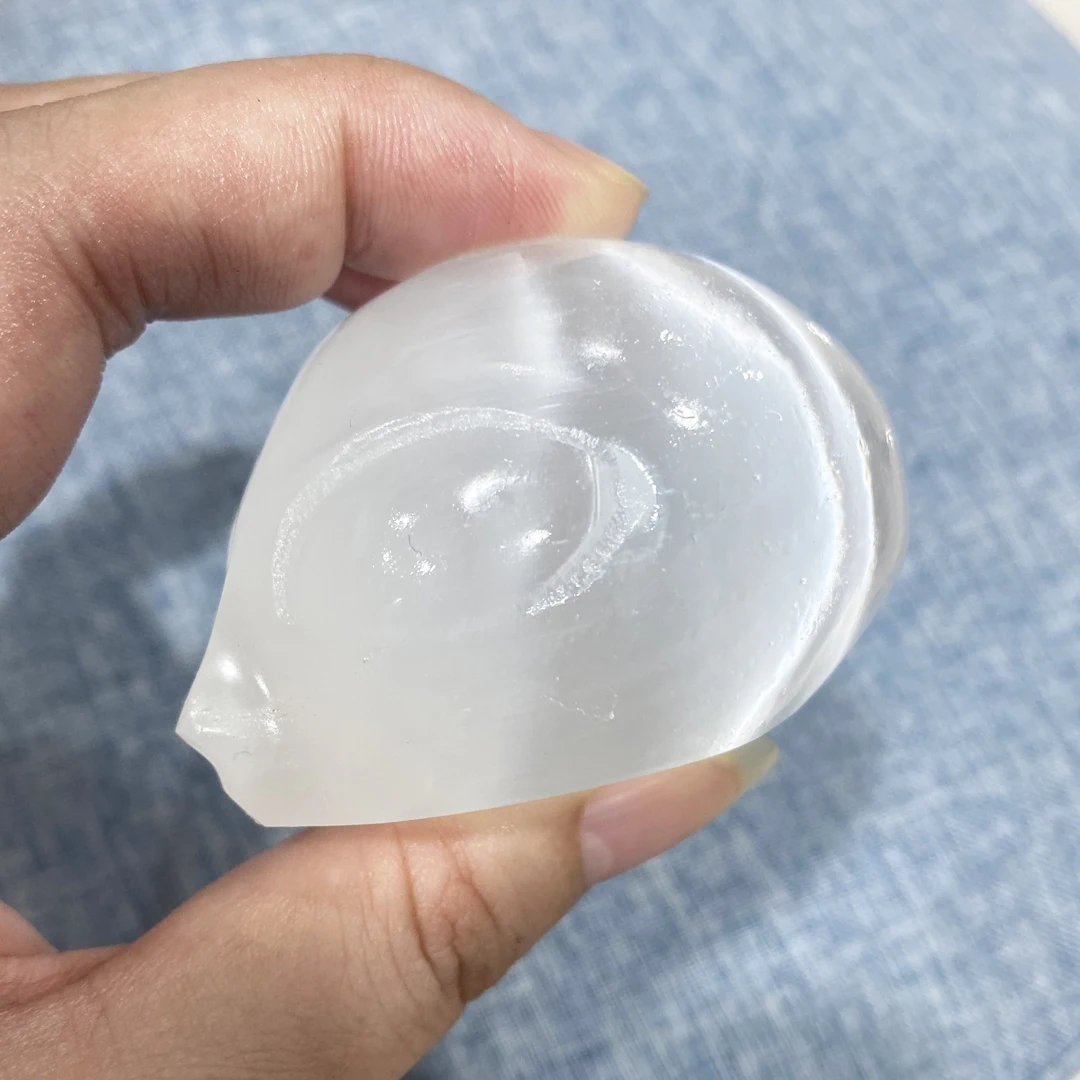 Natural White Gypsum Selenite Extra-terrestrial Skull Crystal Healing Gemstone Polished Mineral Ornaments
Natural White Gypsum Selenite Extra-terrestrial Skull Crystal Healing Gemstone Polished Mineral Ornaments